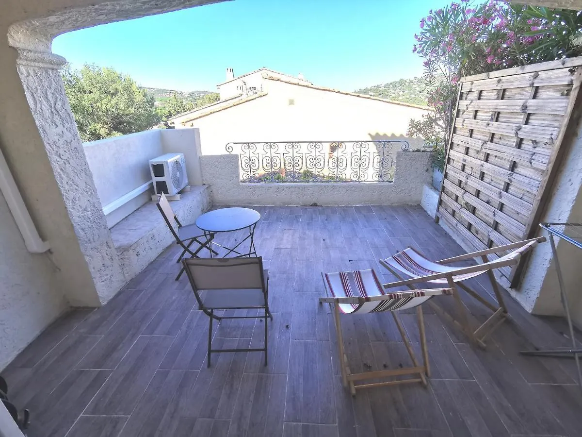 Superbe appartement avec piscine et stationnement Sainte-Maxime France