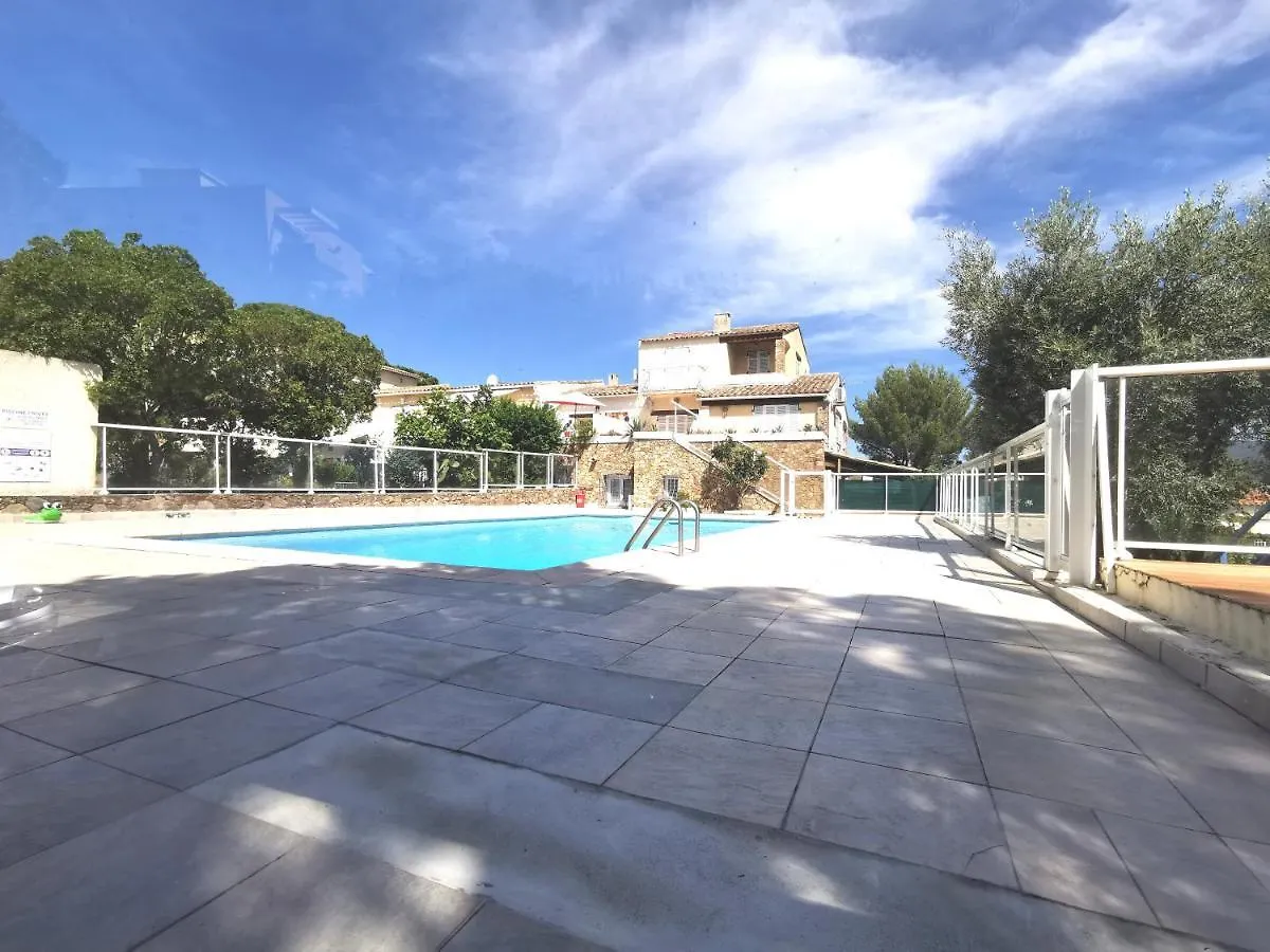Superbe appartement avec piscine et stationnement Sainte-Maxime France