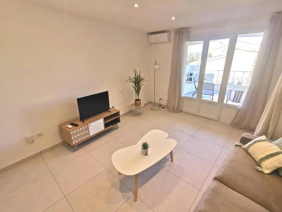 Superbe Appartement Avec Piscine Et Stationnement 생트막시메